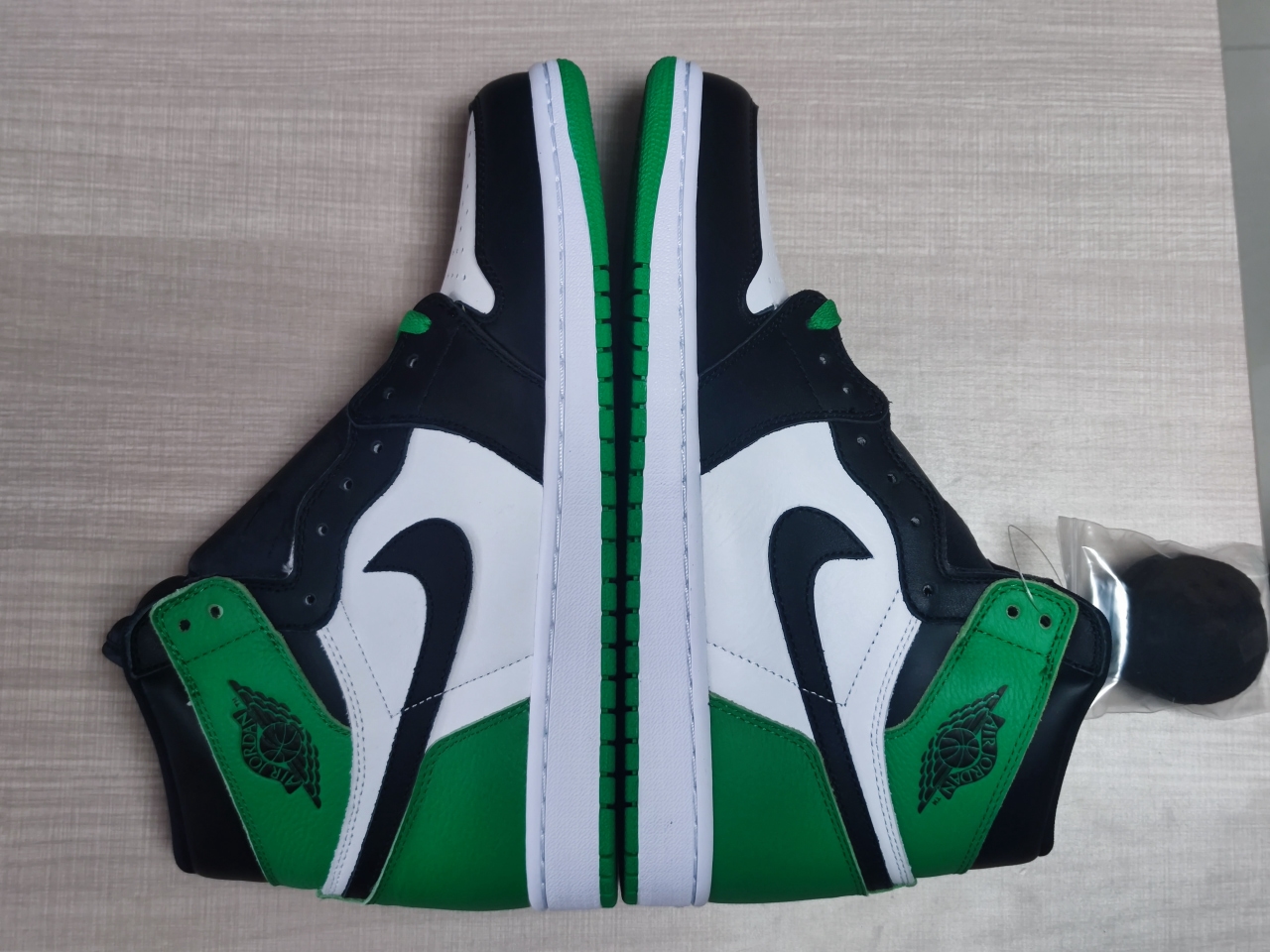 Jordan 1 Retro High OG Lucky Green DZ5485-031