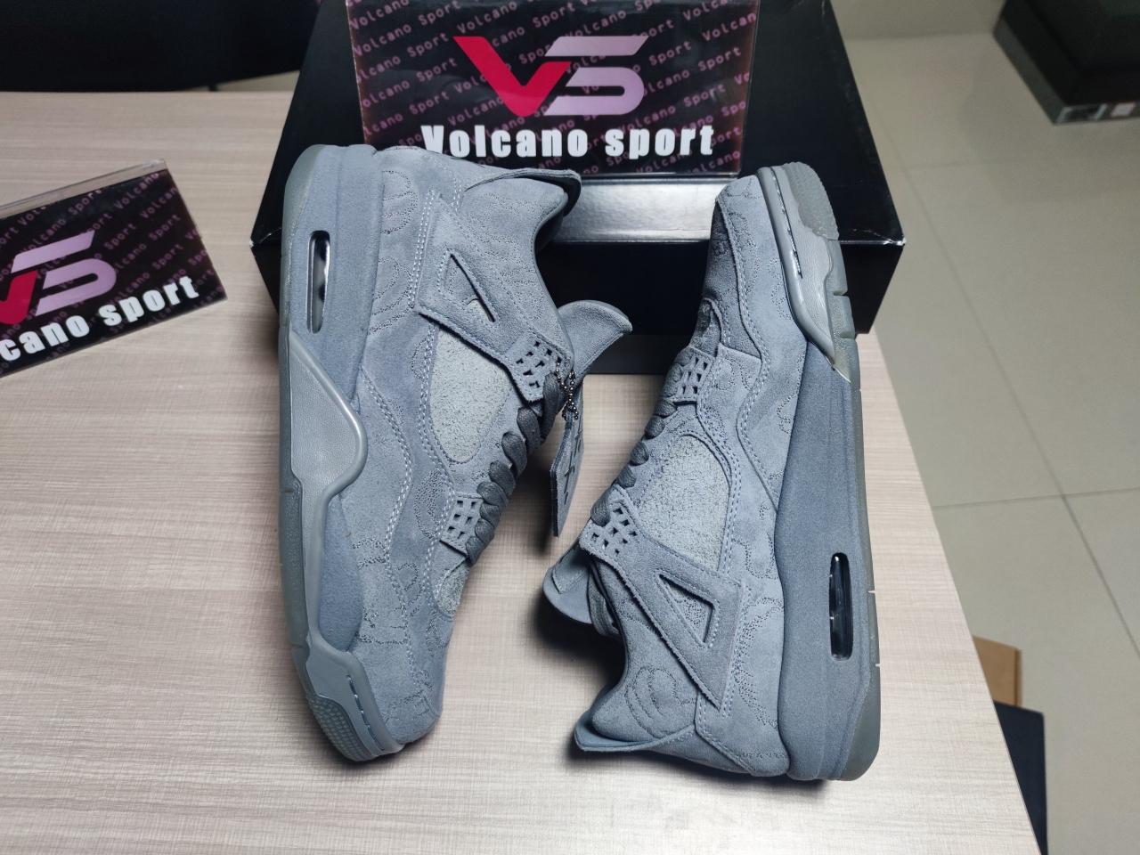 Jordan 4 Retro Kaws 930155 003