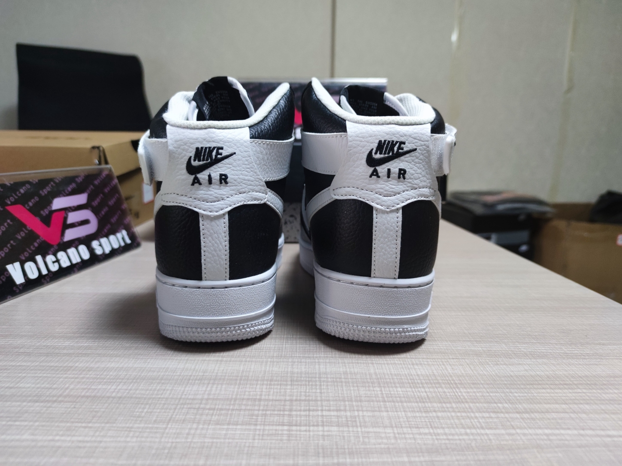 Air Force 1 High '07 Black White CT2303 002