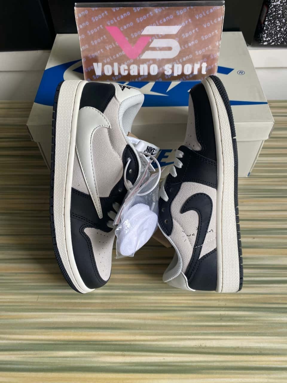 Jordan 1 Retro Low OG DM7866-700