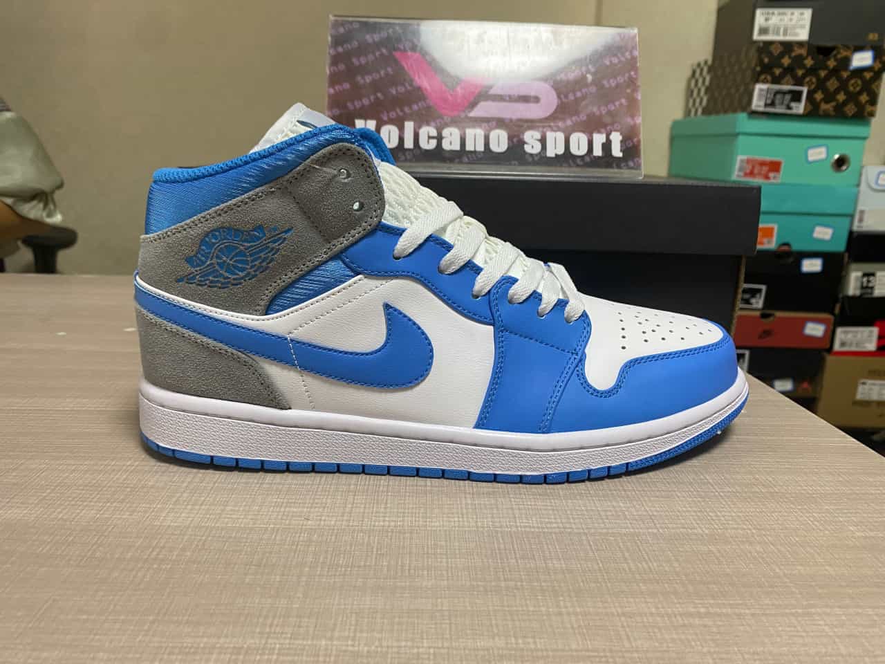 Jordan 1 Mid University Blue Grey DX9276-100