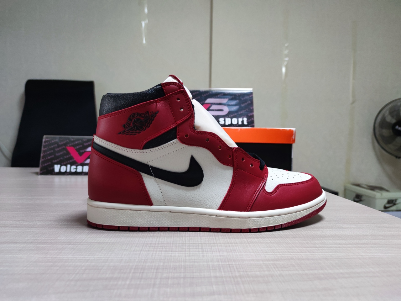 Jordan 1 Retro High OG Chicago Lost and Found DZ5485 612