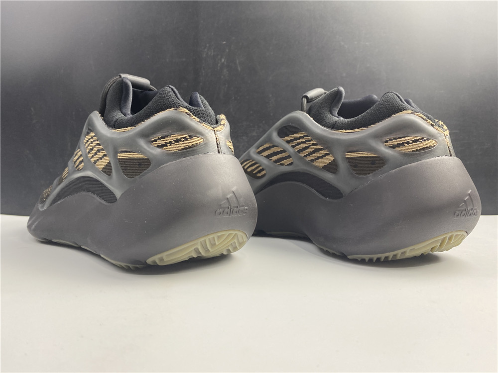 adidas Yeezy 700 V3Clay Brown