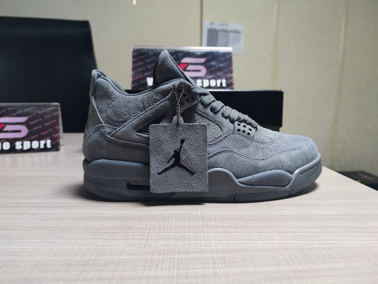 Jordan 4 Retro Kaws 930155 003