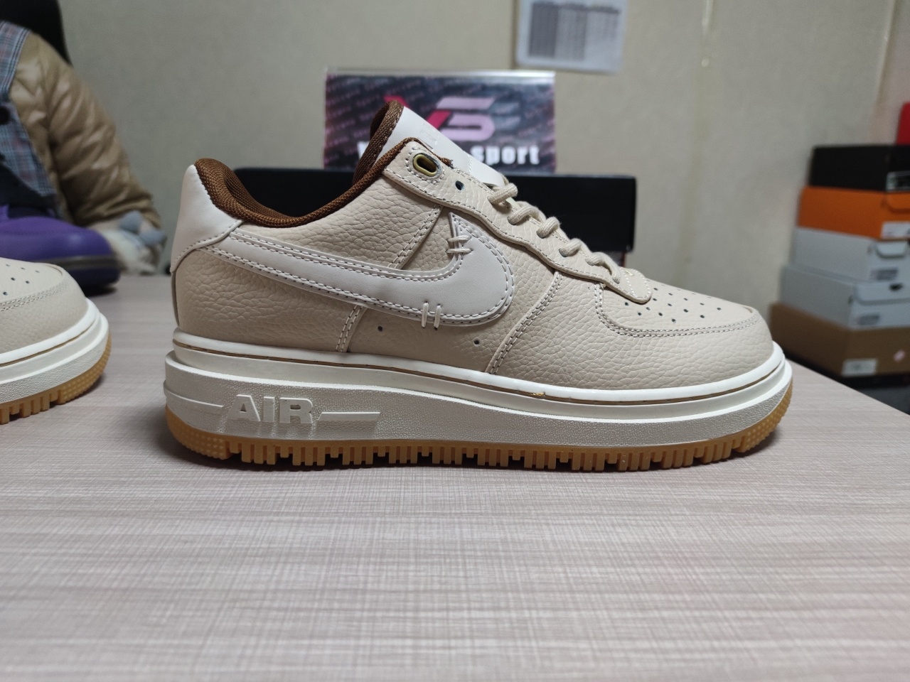 Air Force 1 '07 white/golden DD1525 100