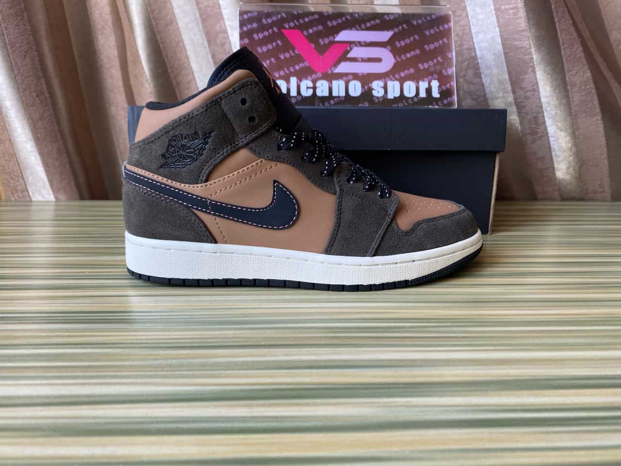 Jordan 1 Mid SE Dark Chocolate DC7294-200
