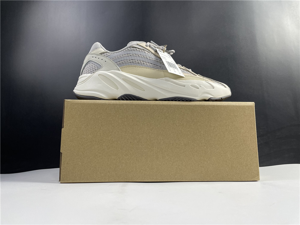 adidas Yeezy Boost 700 V2Cream