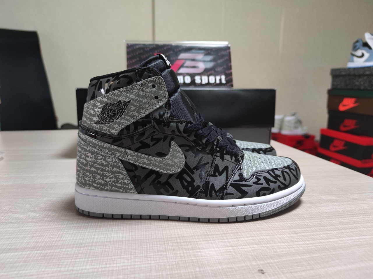 Jordan 1 High OG “Rebellionaire” 555088-036