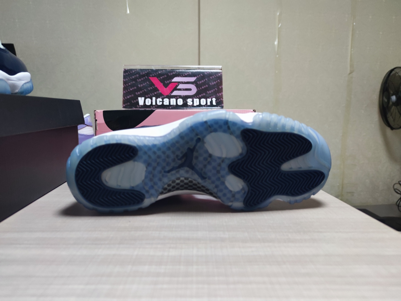 Jordan 11 Retro Low Georgetown 528895 007