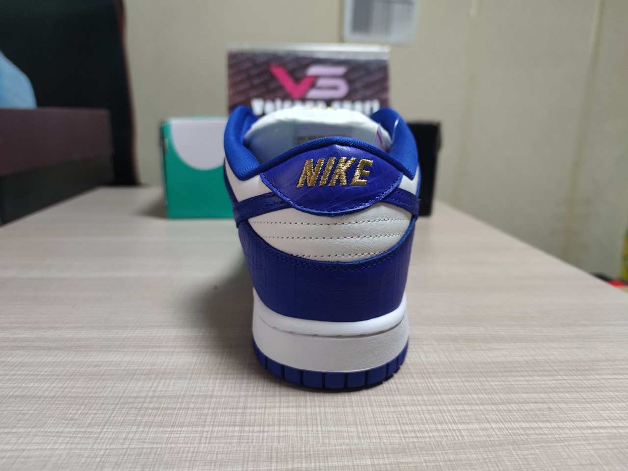 SB Dunk Low Supreme Stars Hyper Royal DH3228 100