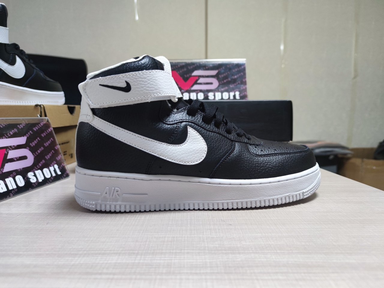 Air Force 1 High '07 Black White CT2303 002