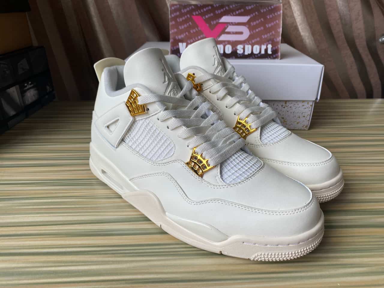 Jordan 4 WMNS Sail Metallic Gold Black AQ9129-170