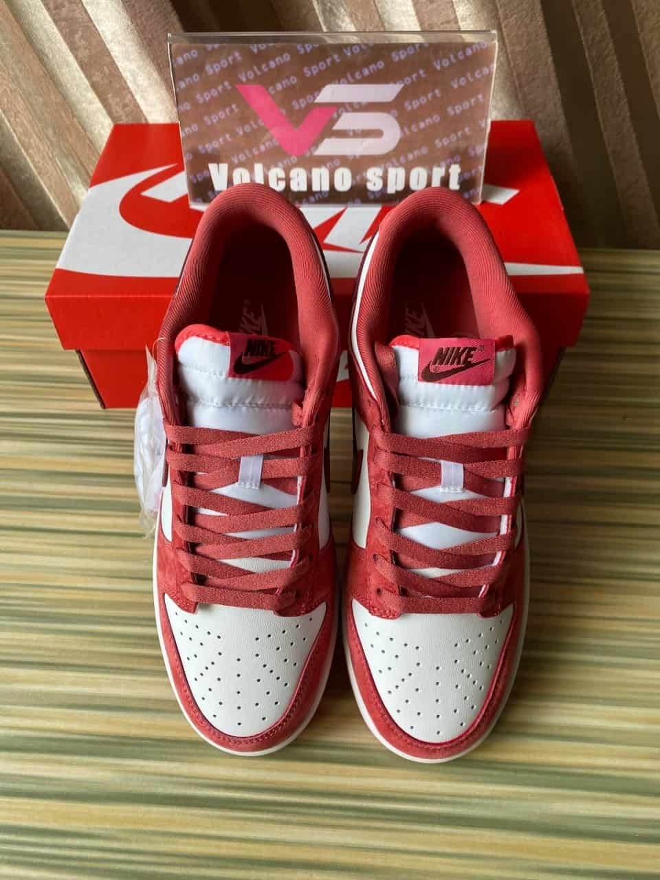 Dunk Low 'Valentine's Day 2024'FQ7056-100