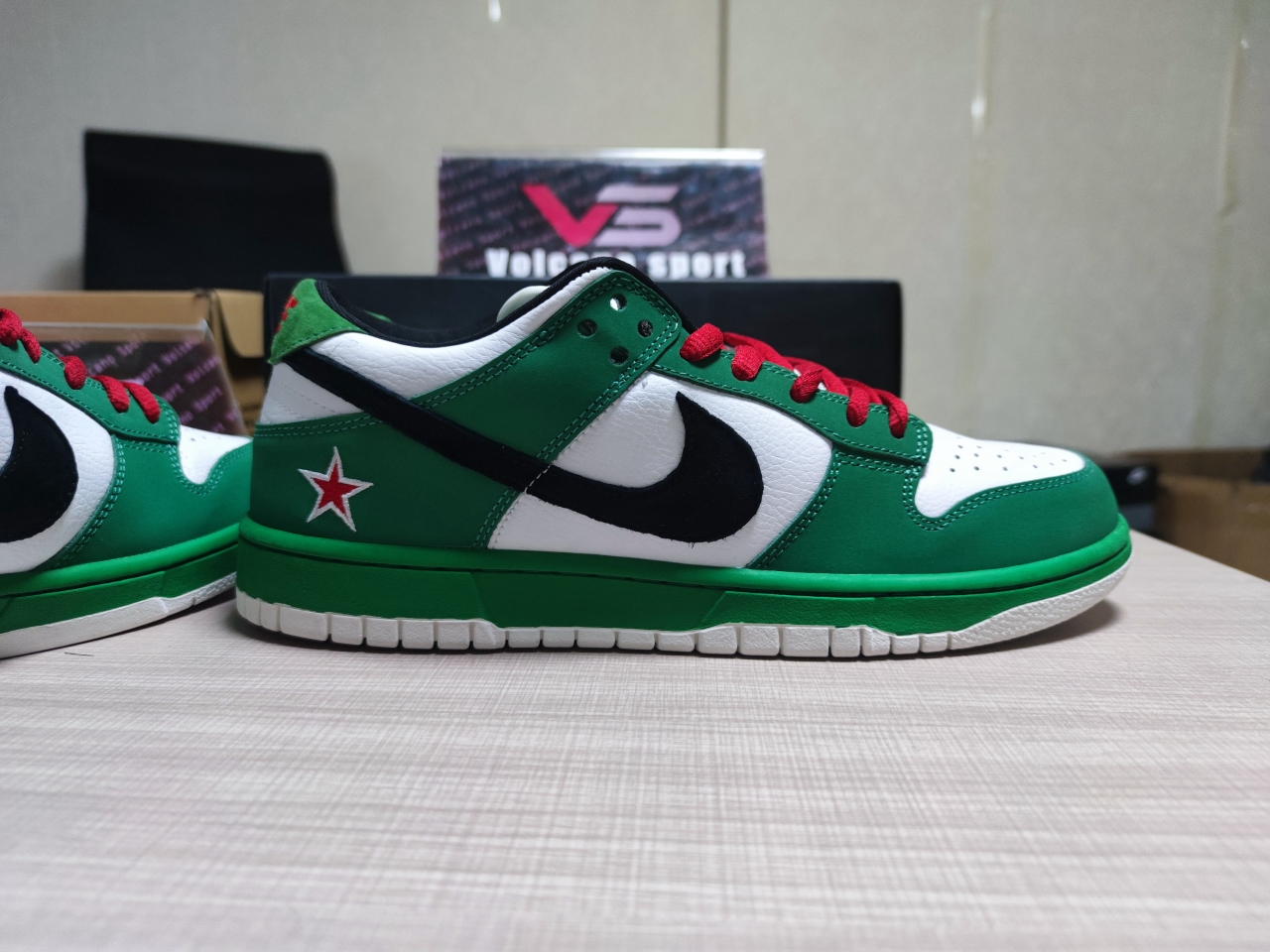 SB Dunk Low Heineken 304292 302