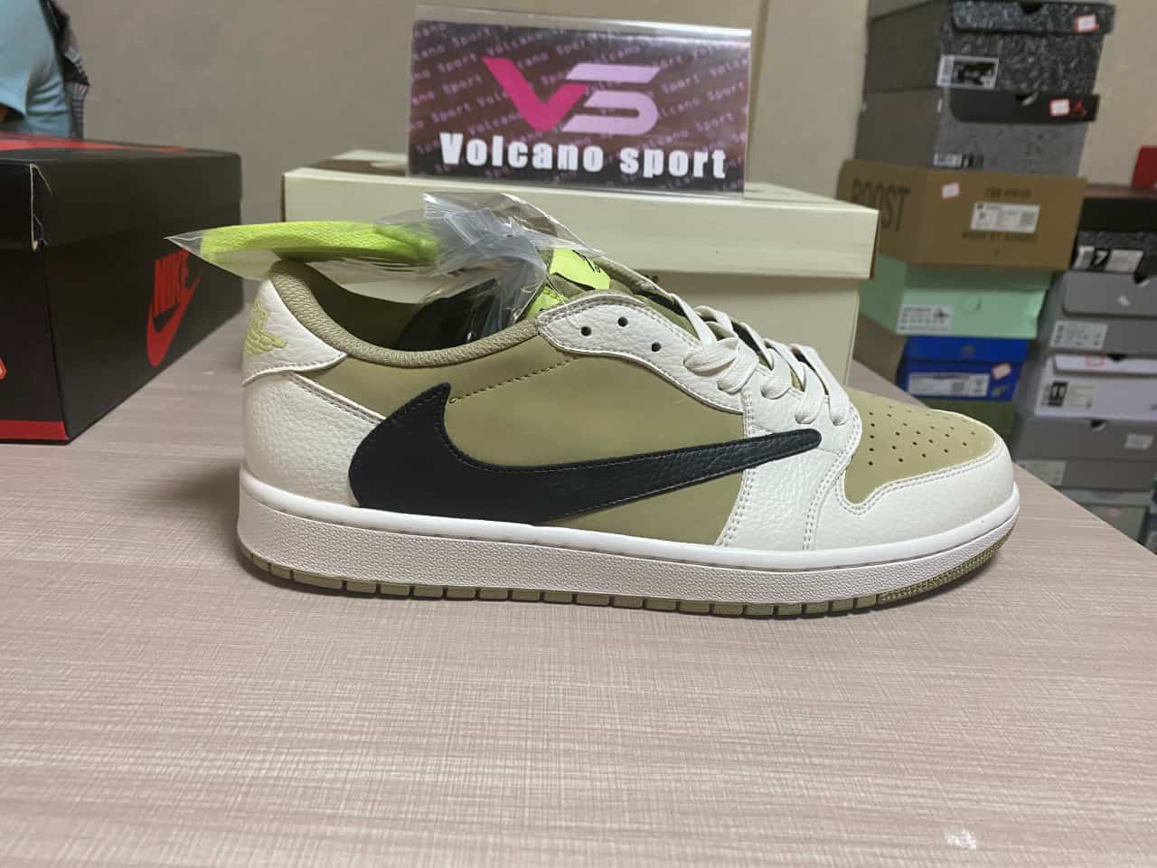 Travis Scott x Air Jordan 1 Low Golf FZ3124-200