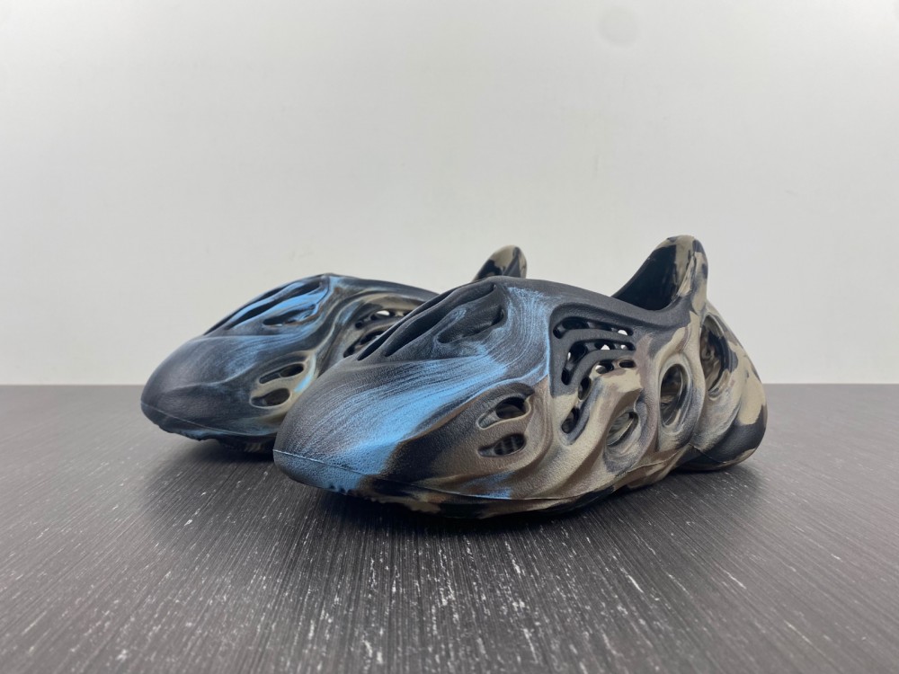 adidas Yeezy Foam RNR MX Cinder ID4126