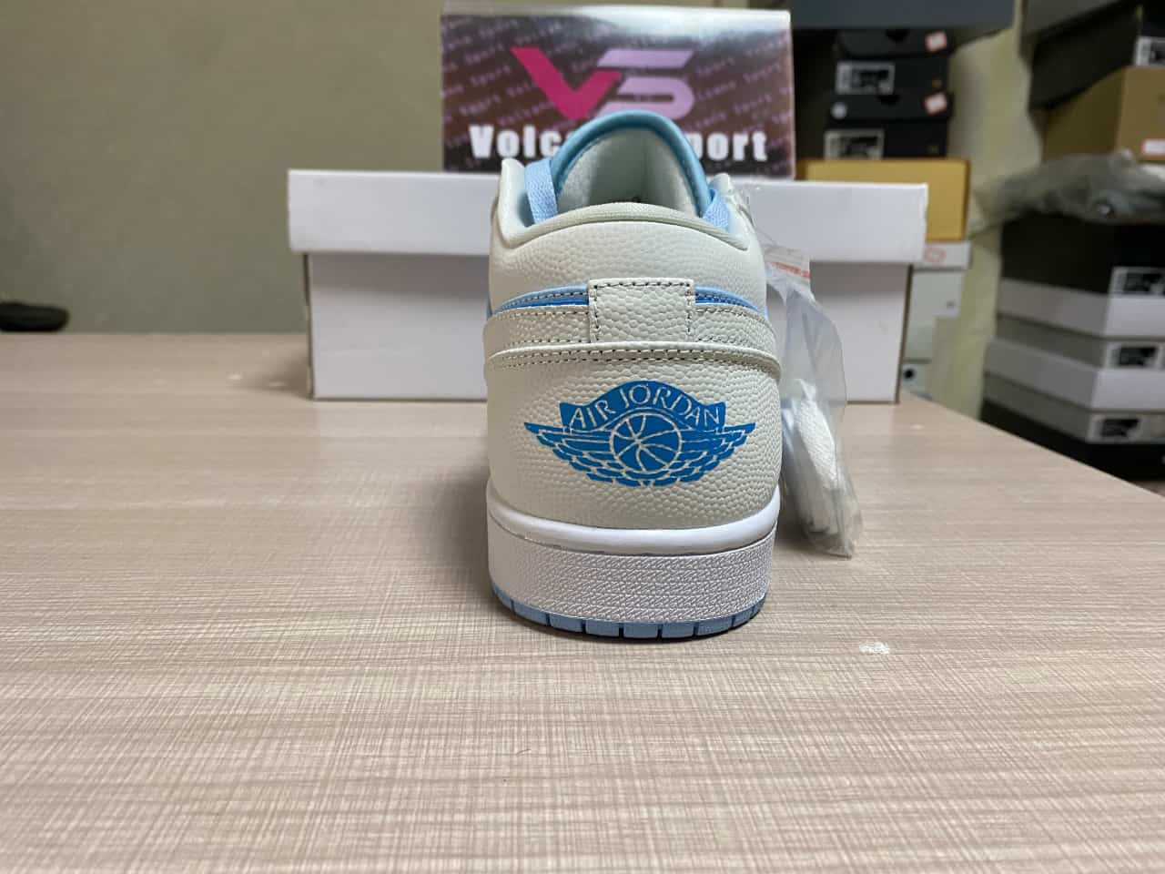 Jordan 1 Low SE Reverse Ice Blue DV1299-104