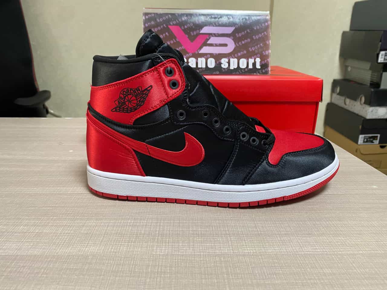 Jordan 1 Retro High OG Satin Bred FD4810-061
