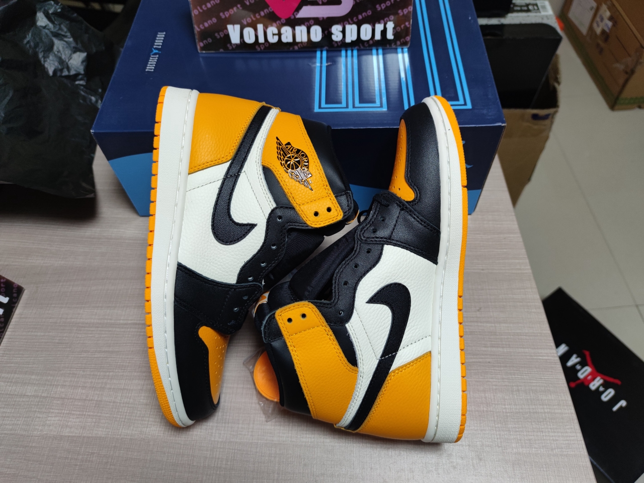 Jordan 1 Retro High OG Taxi 