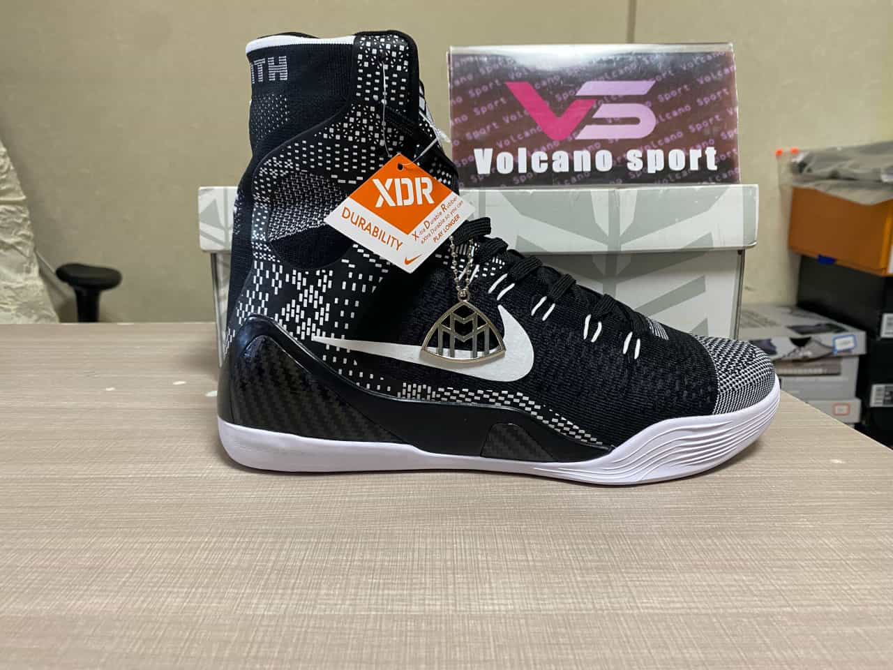 Kobe 9 Elite Black History Month 704304-010