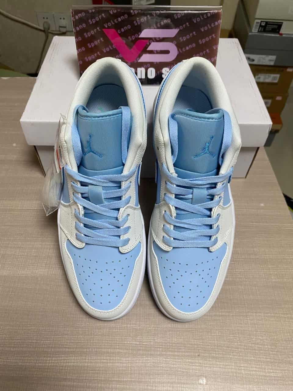 Jordan 1 Low SE Reverse Ice Blue DV1299-104