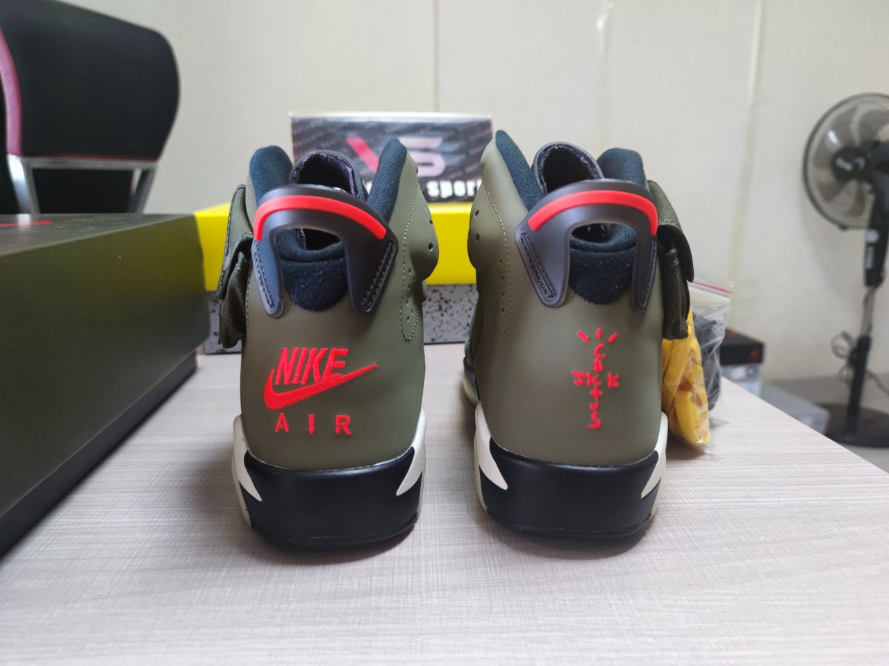 Travis Scott x Jordan 6 Retro CN1084-200