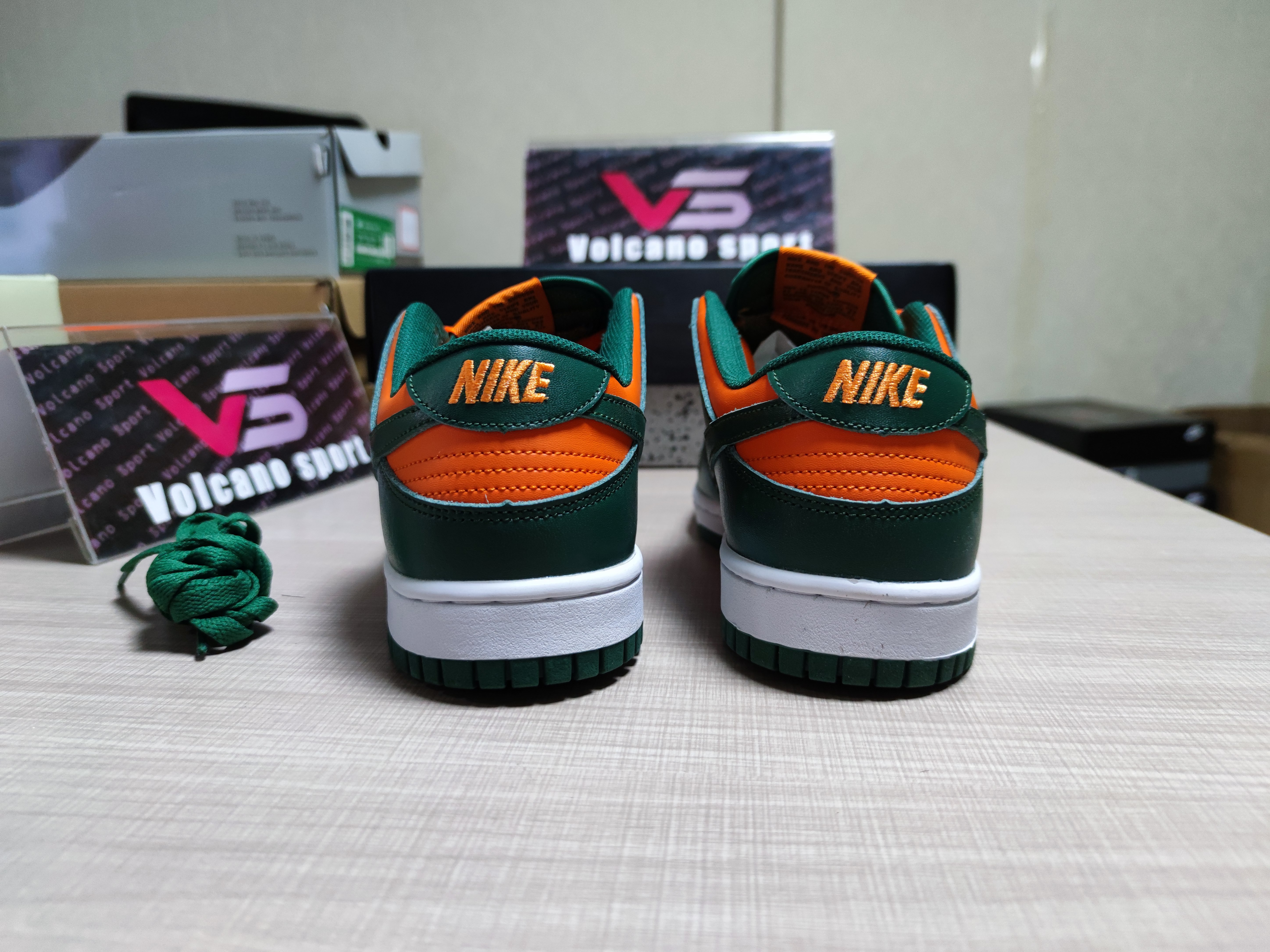 Dunk Low Retro Miami Hurricanes DD1391 300