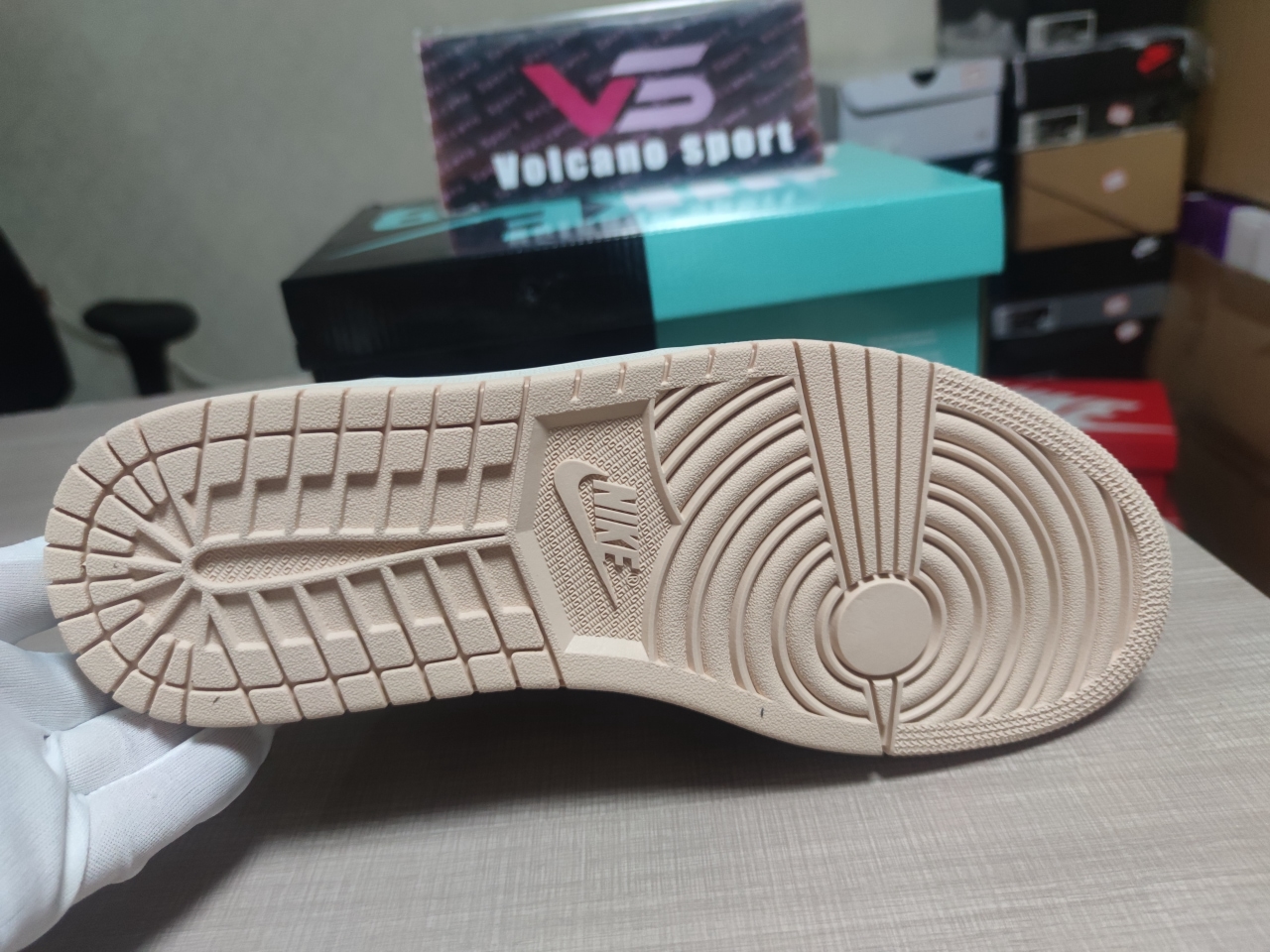 Jordan 1 Low Black Guava Ice DC0774-003