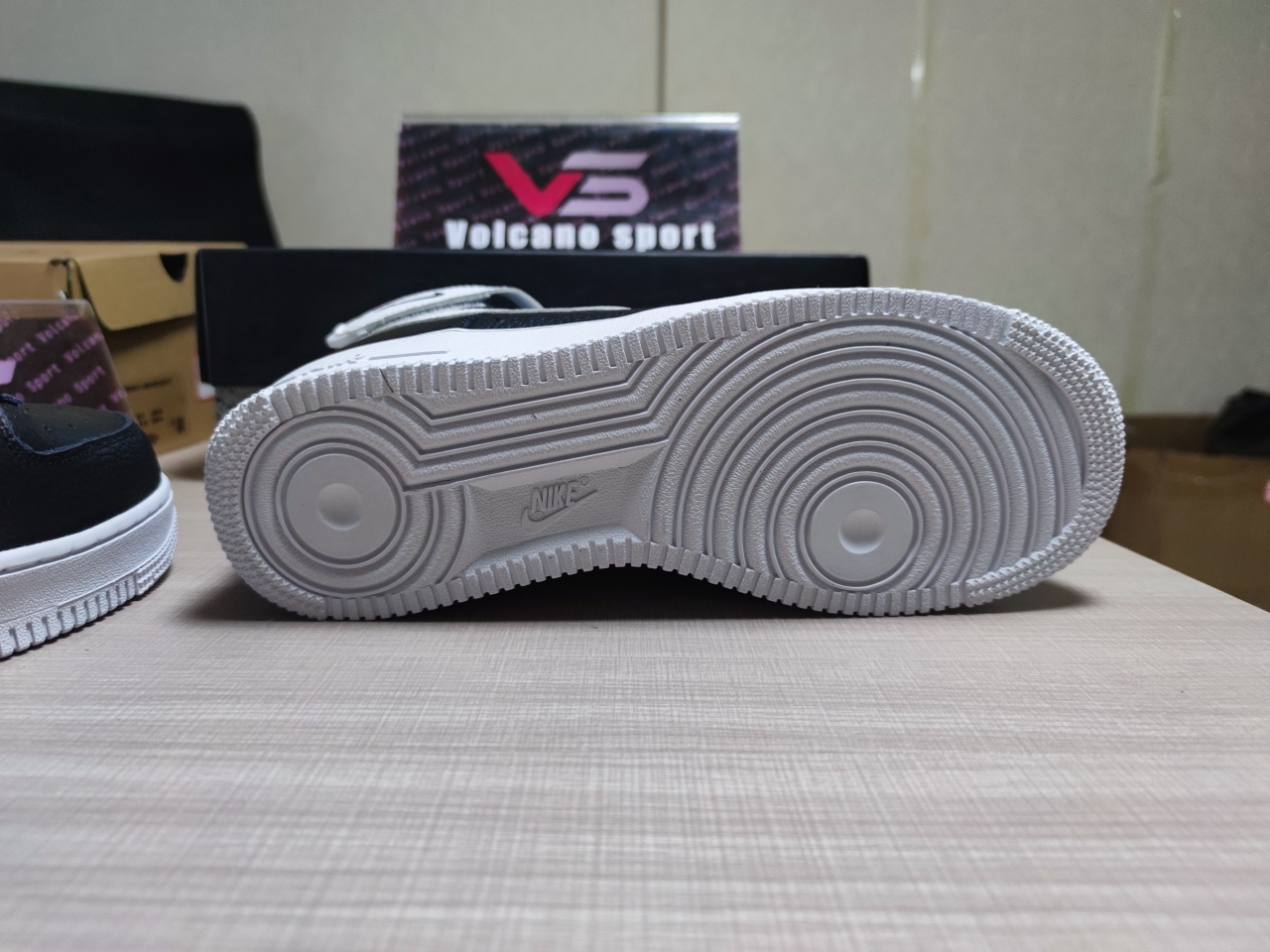 Air Force 1 High '07 Black White CT2303 002