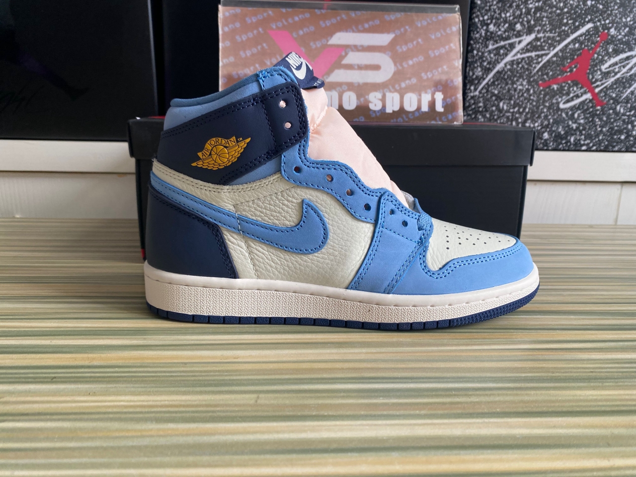 Jordan 1 High OG First in Flight FD2596-400