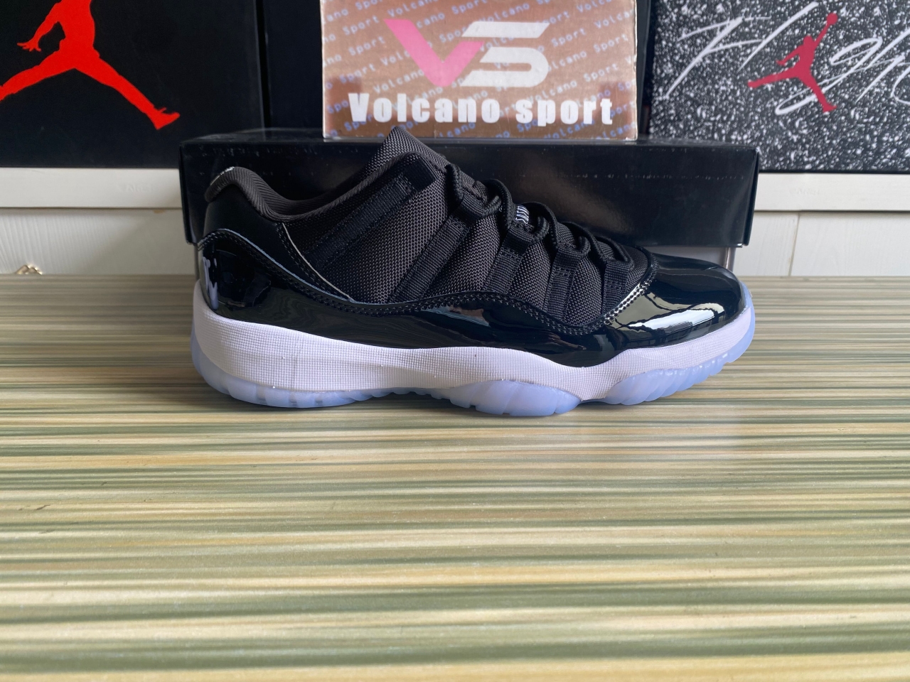 Jordan 11 Retro Low Space Jam FV5104-004