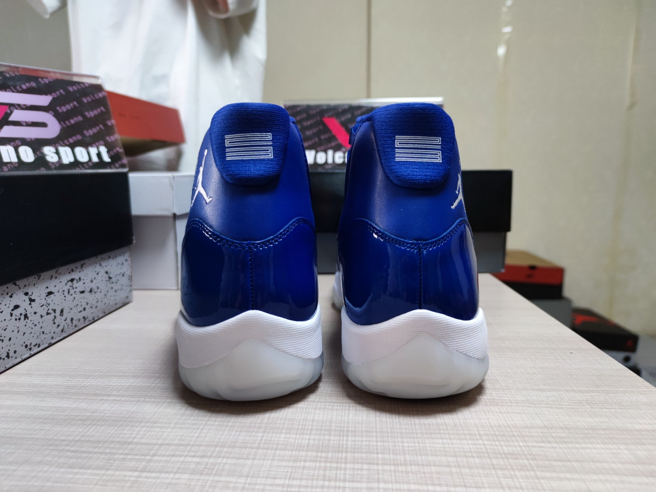 Jordan 11 Retro High WMNS “Barons” AT7802-115