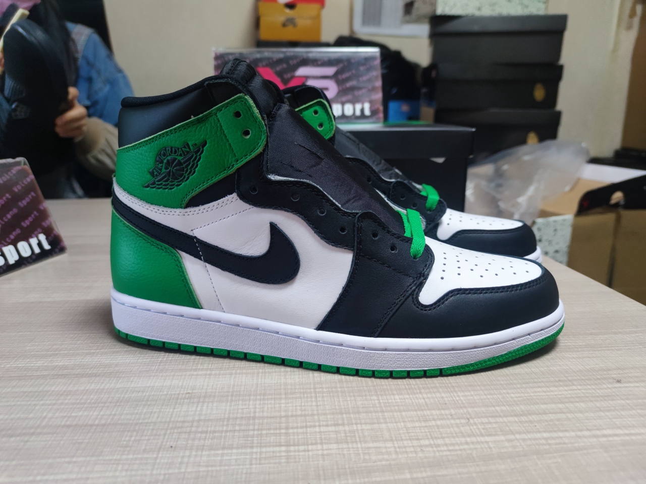Jordan 1 Retro High OG Lucky Green DZ5485-031