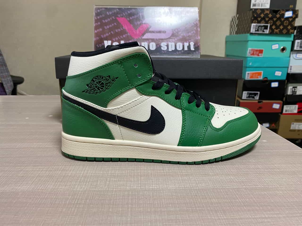 Jordan 1 Mid Pine Green 852542-301