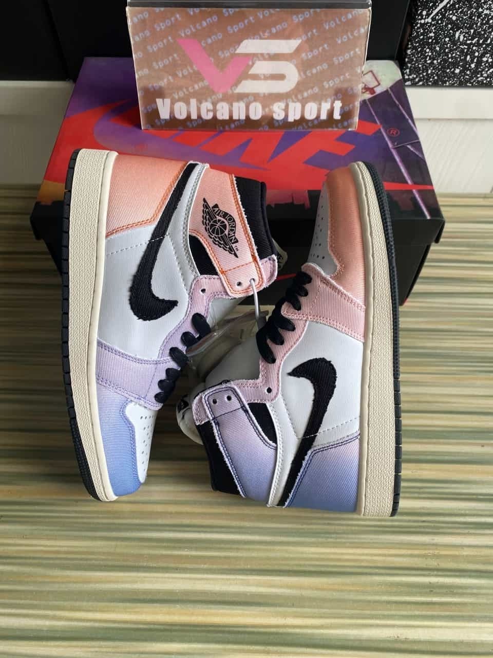 Jordan 1 Retro High OG Skyline DX0054-805