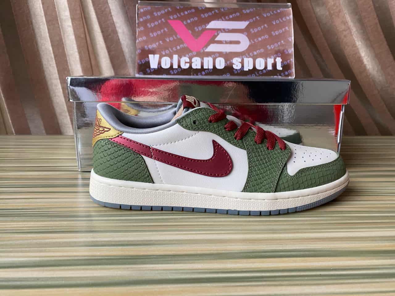 Jordan 1 Retro Low OG Year of the Dragon FN3727-100