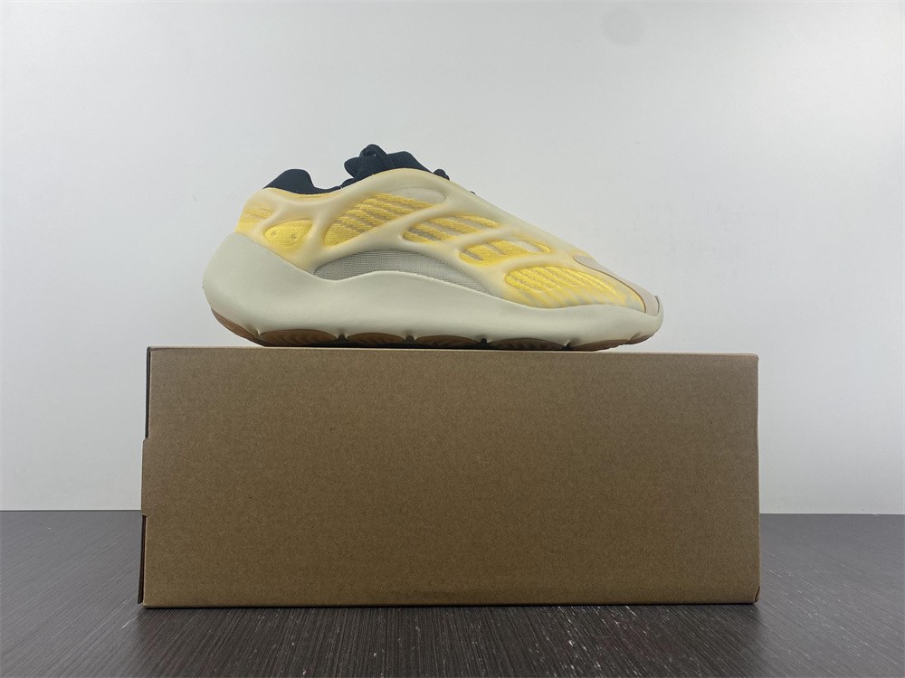 adidas Yeezy 700 V3Mono Safflower