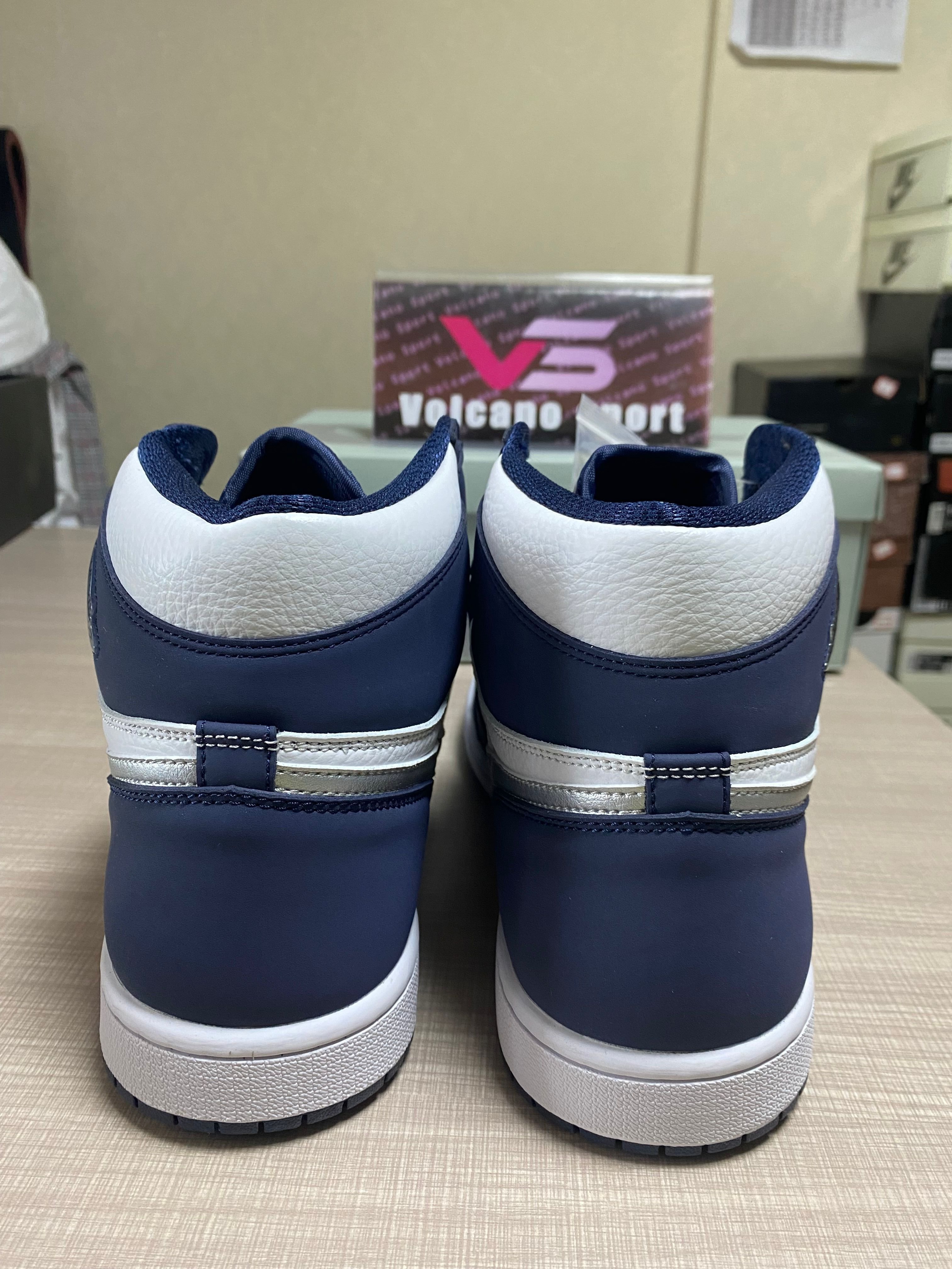 Jordan 1 Retro High OG Japan Navy (2001) DC1788-100