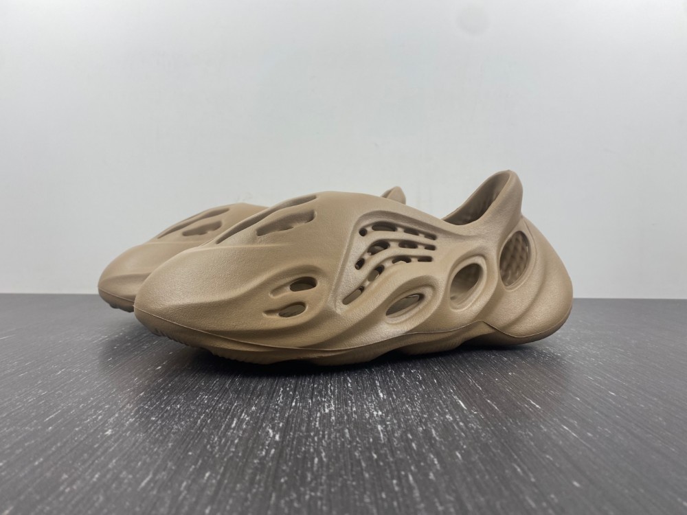 adidas Yeezy Foam RNR Stone Taupe  ID4752