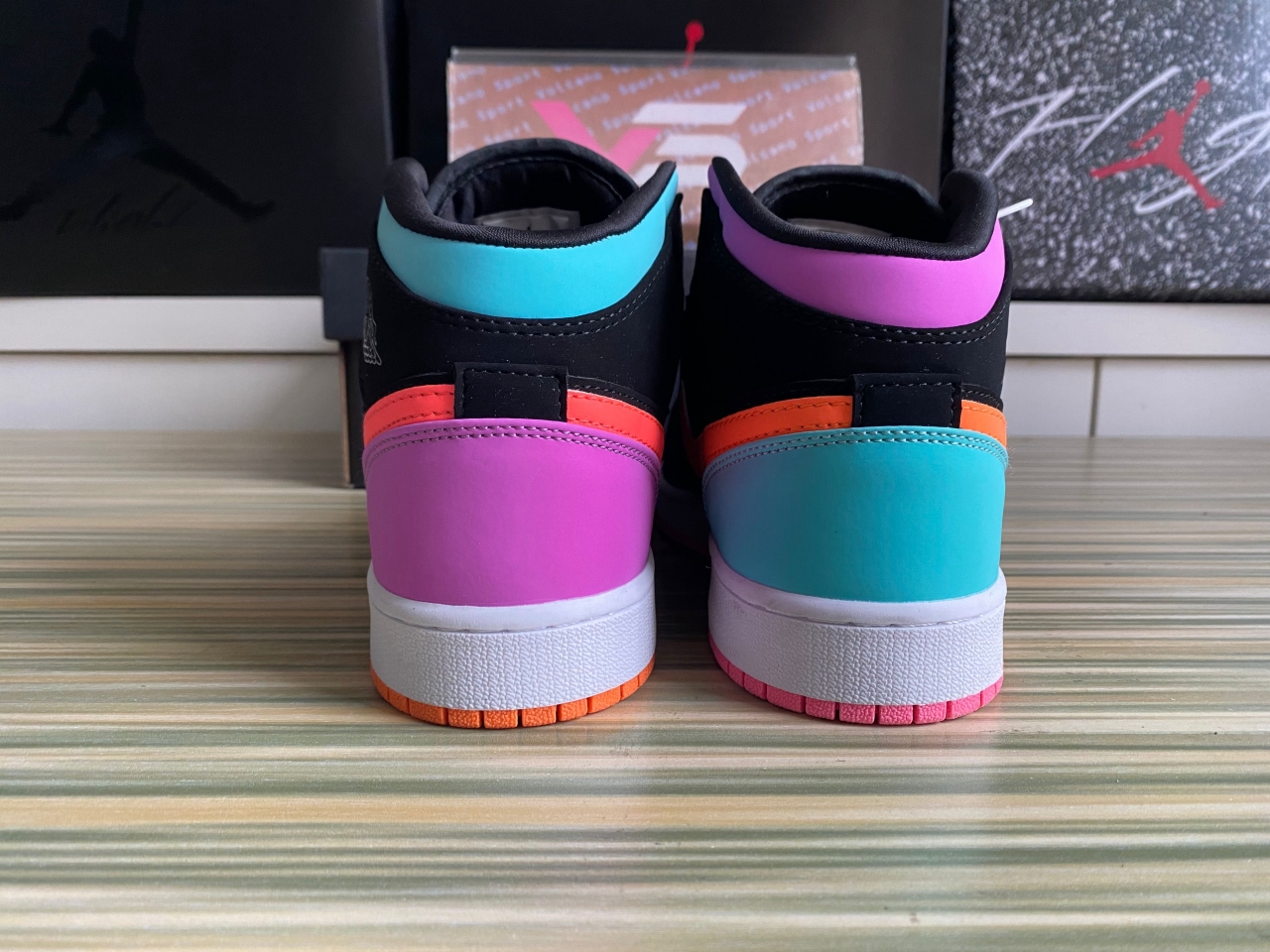 Jordan 1 Mid Multi-Color 554725 083