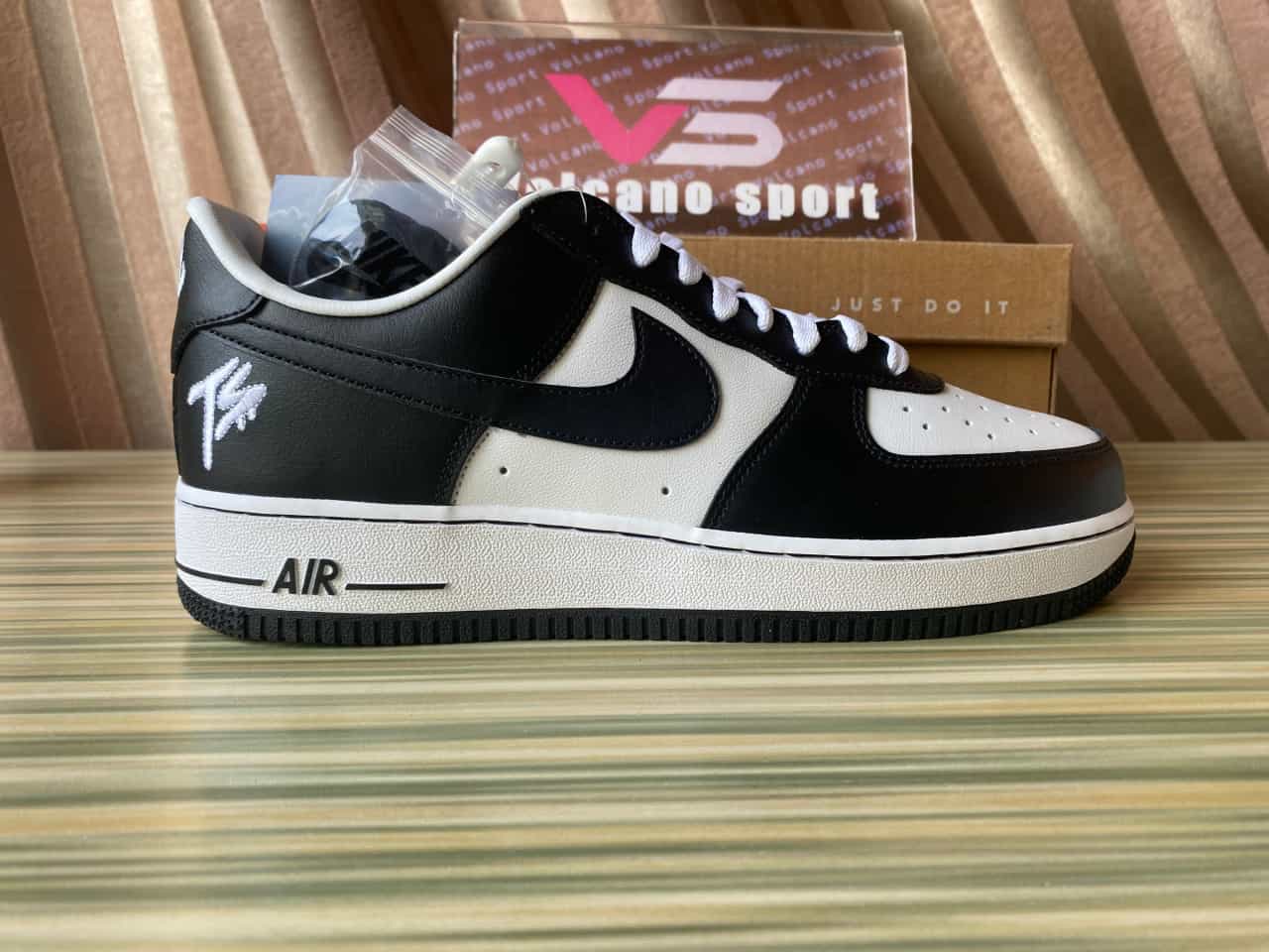 Nike Air Force 1 Low QS Terror Squad Blackout FJ5756-100