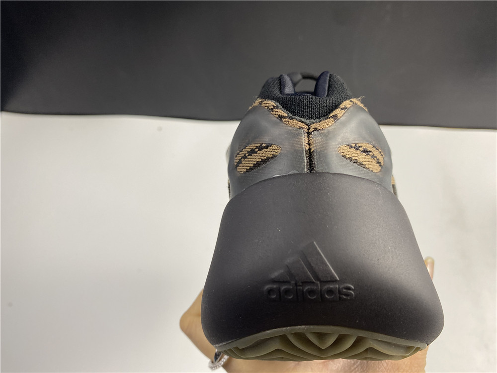 adidas Yeezy 700 V3Clay Brown