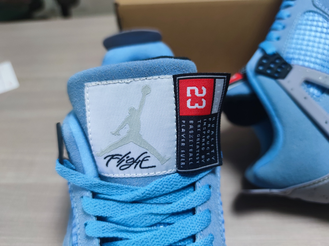 Jordan 4 “University Blue”CT8527-400
