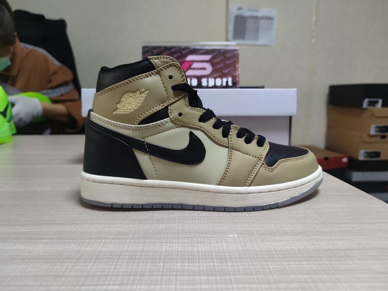 Jordan 1 Retro High Black Mushroom AH7389-003