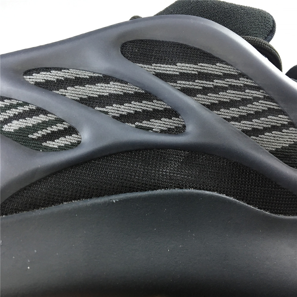 adidas Yeezy 700 V3Alvah