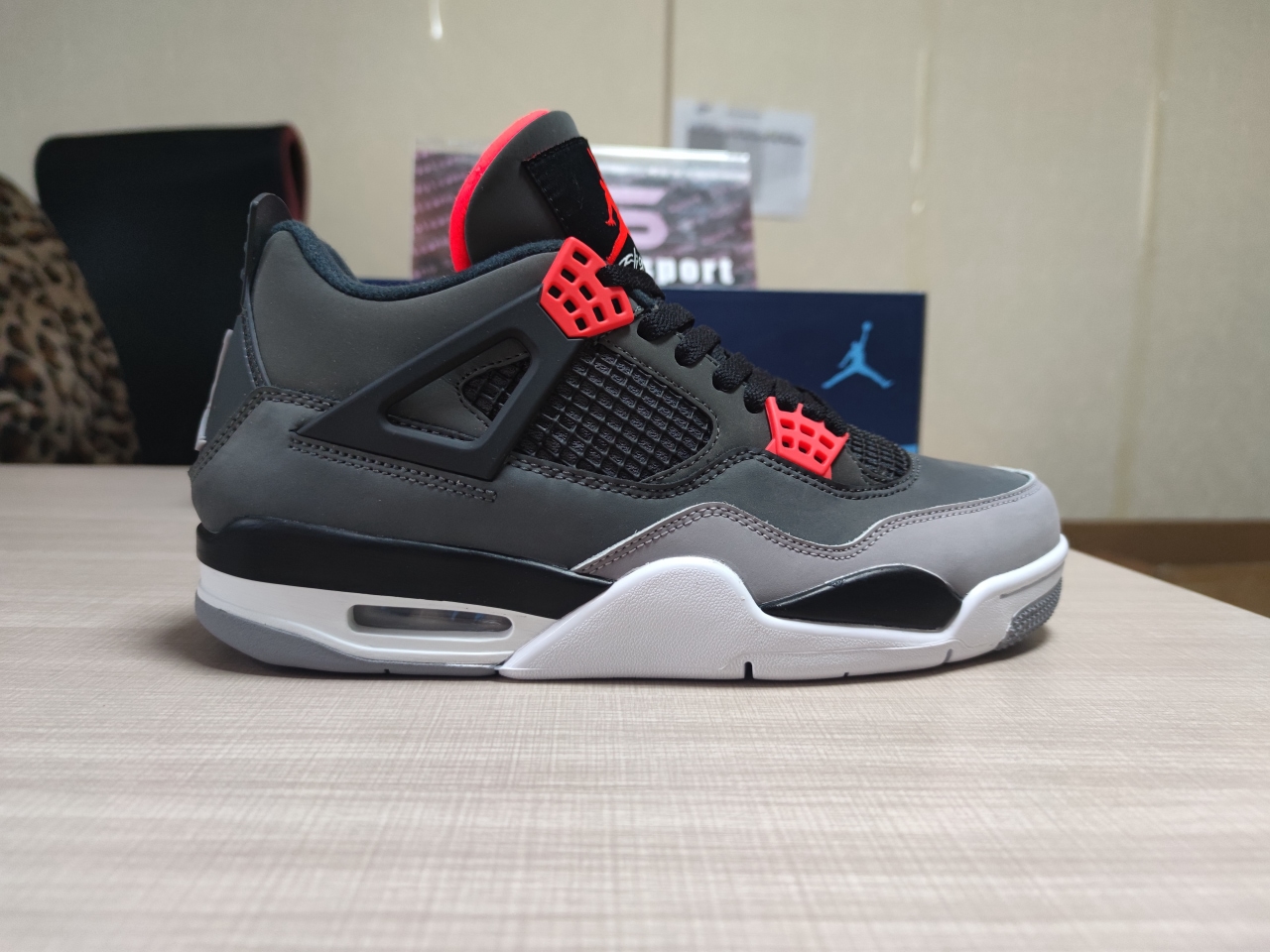 Jordan 4 Retro Infrared DH6927-061