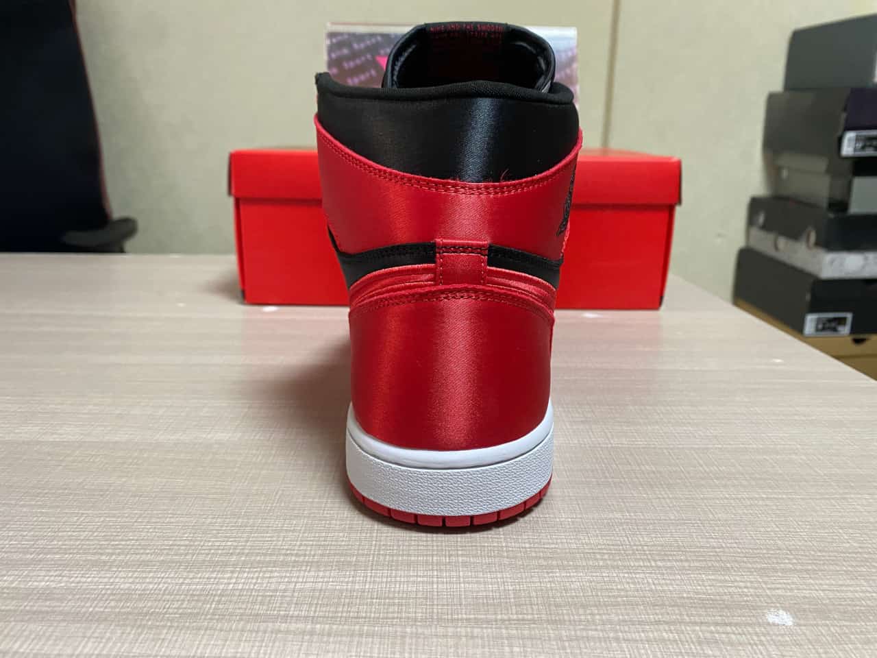 Jordan 1 Retro High OG Satin Bred FD4810-061