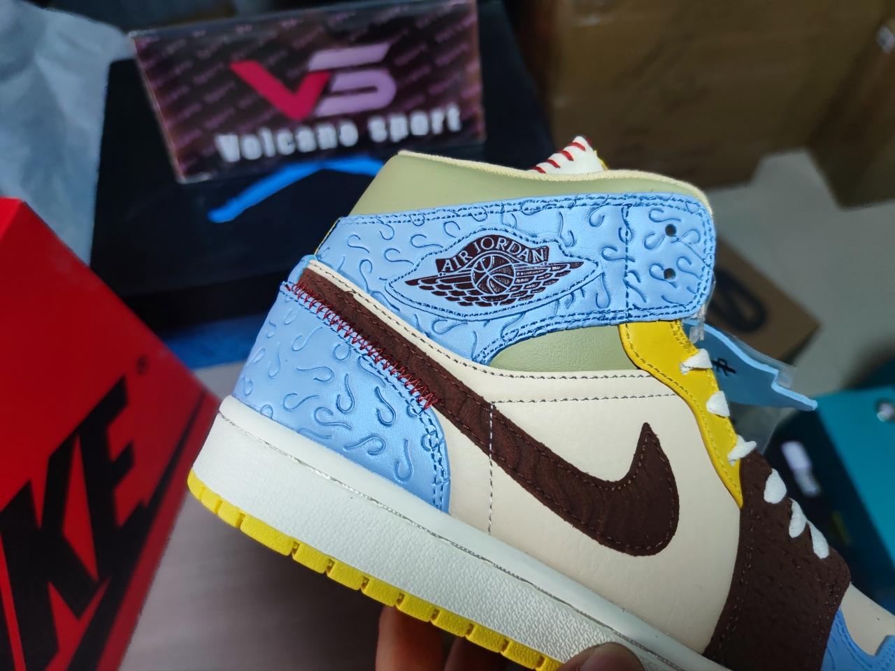 Jordan 1 Mid SE Fearless Maison Chateau Rouge