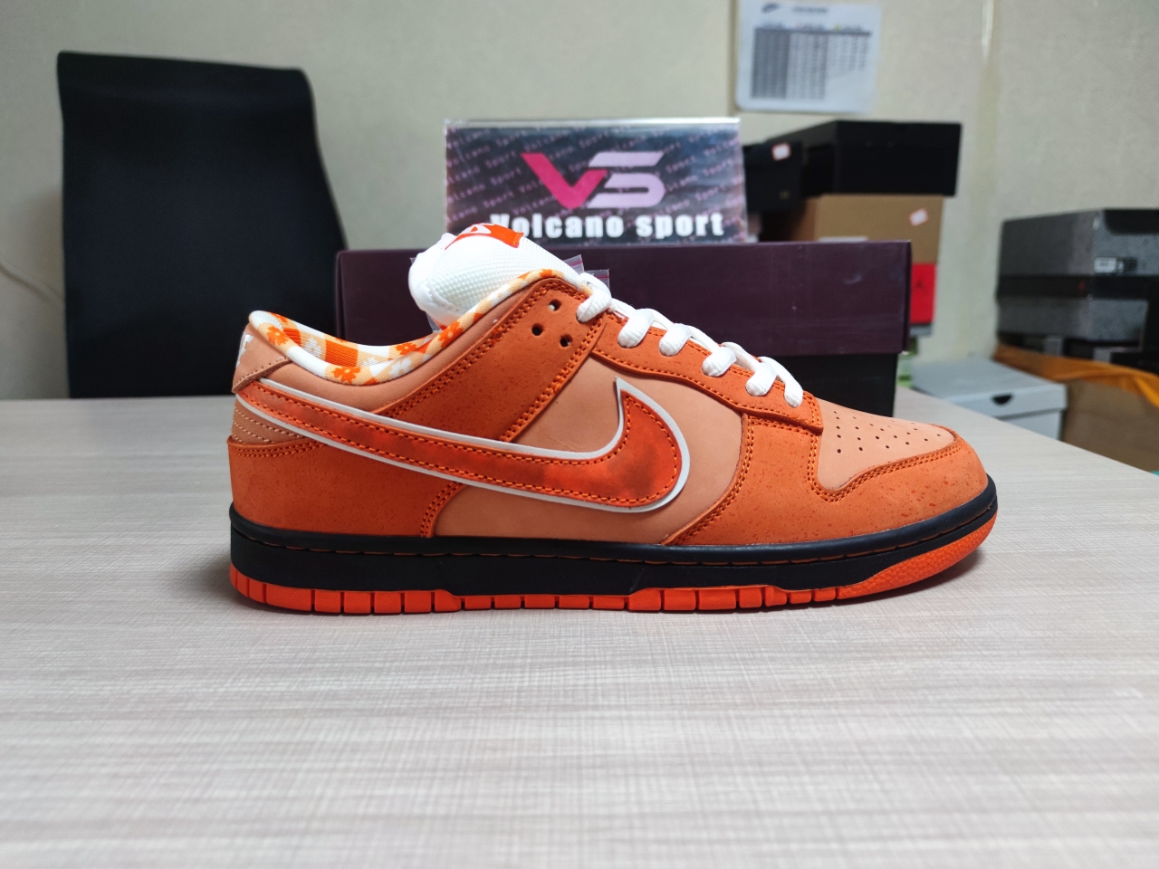 Concepts x SB Dunk Low “Orange Lobster” FD8776-800