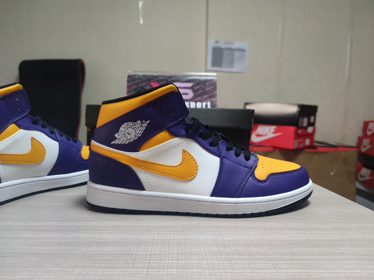Jordan 1 Mid Lakers DQ8426 517